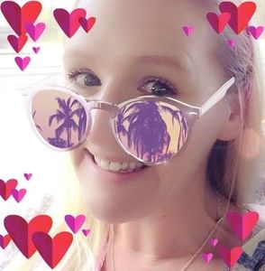 Meet your Posher, Elise